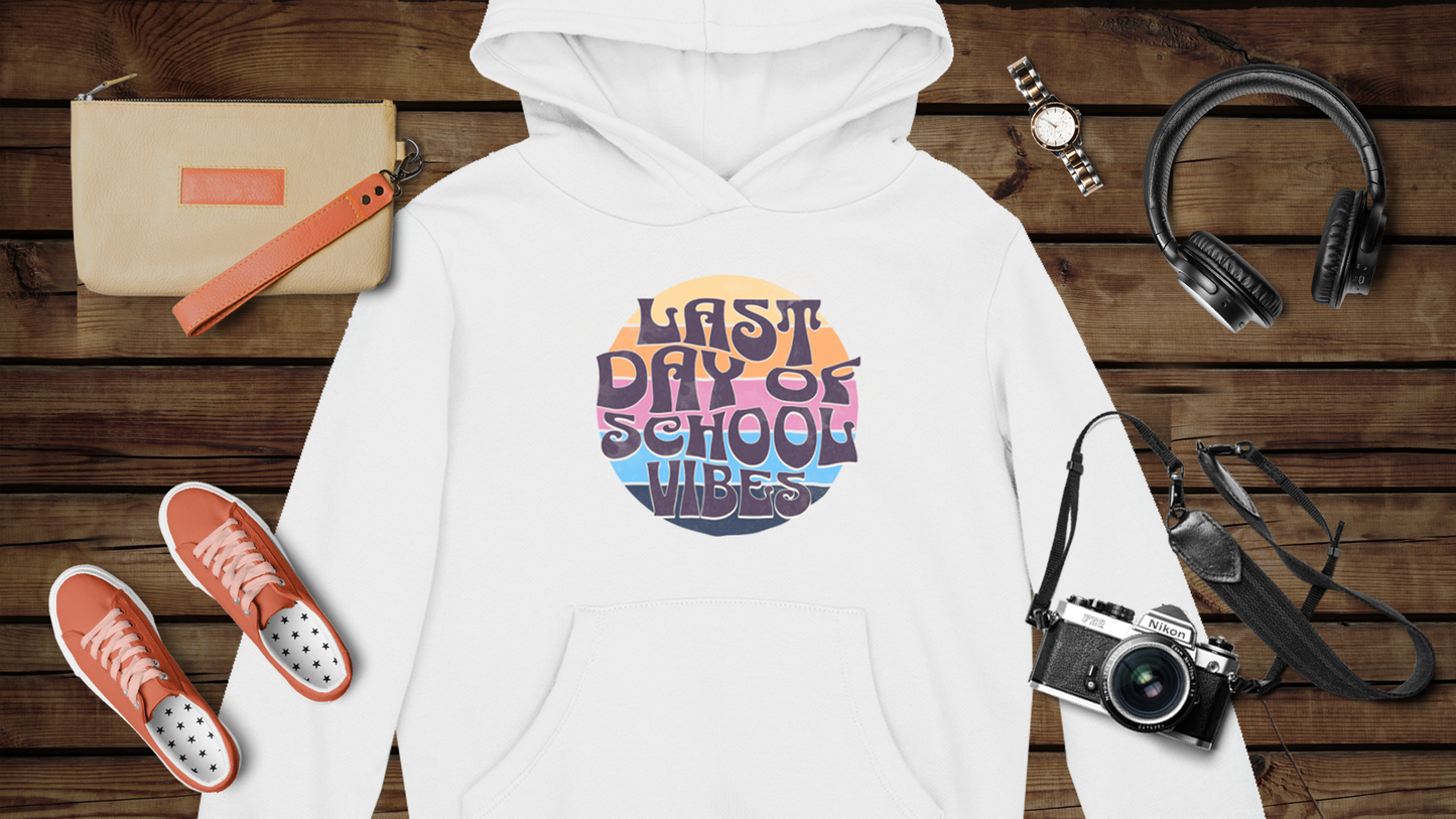 Retro Last Day of School Vibes - Unisex Heavy Blend™ Hooded Sweatshirt